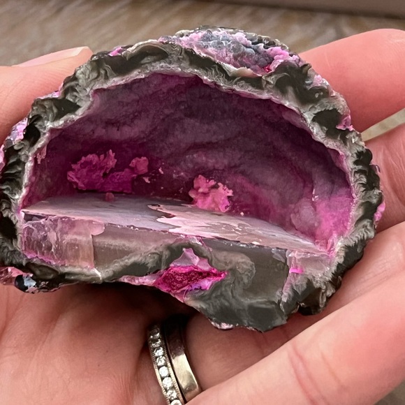 Hot Pink Geode (Dyed) - Picture 3 of 8